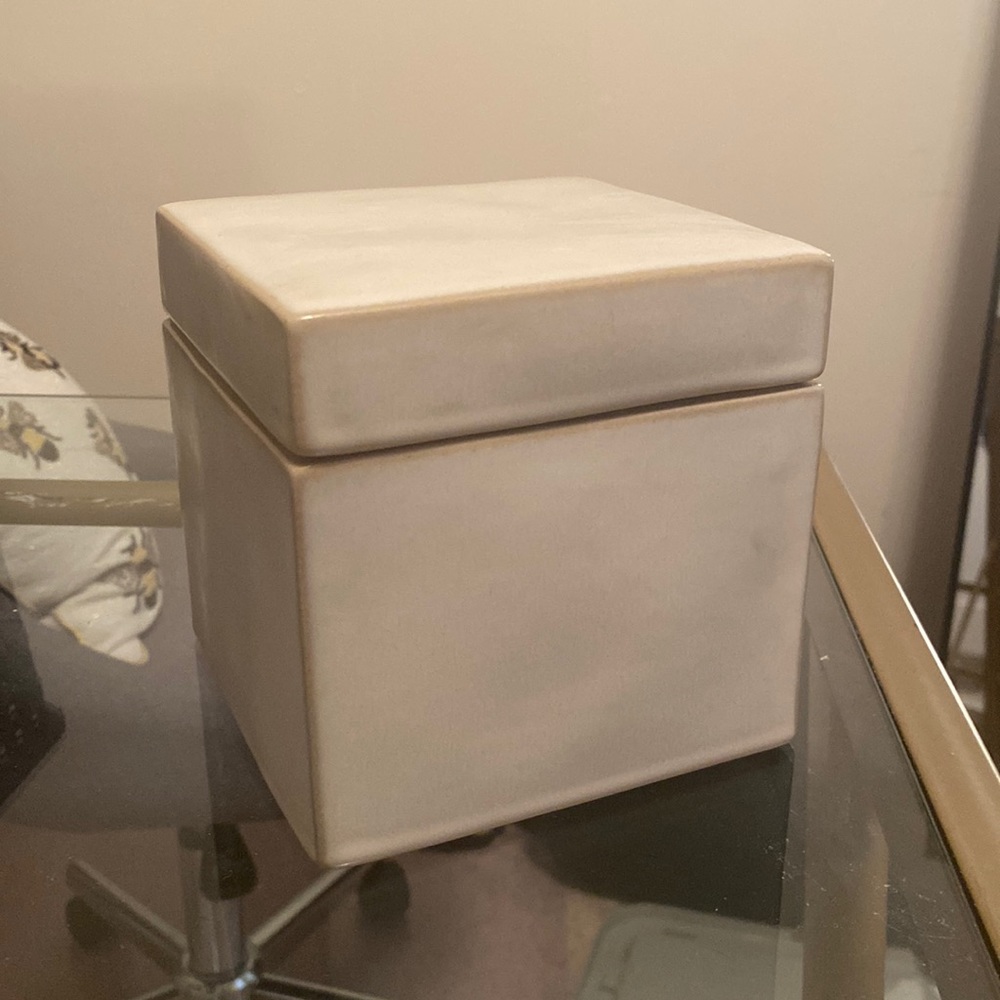 NWT Threshold Ceramic Box